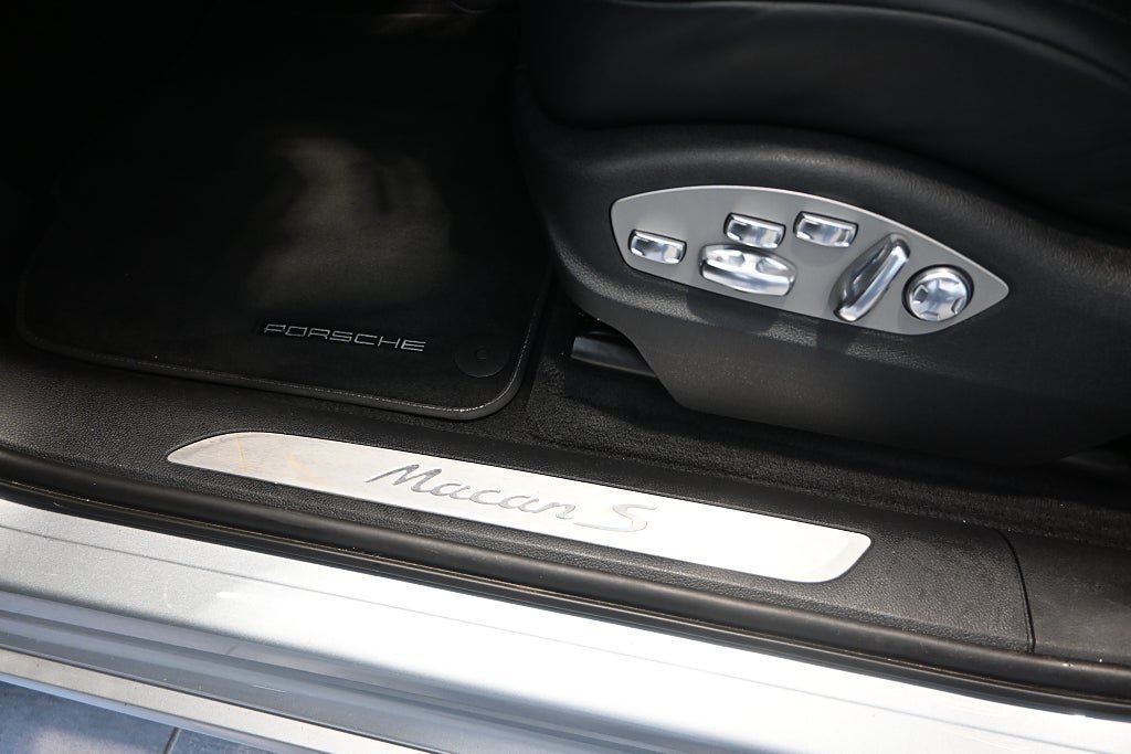 Vehicle Image 18