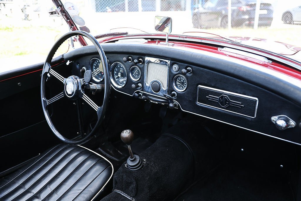 Vehicle Image 16