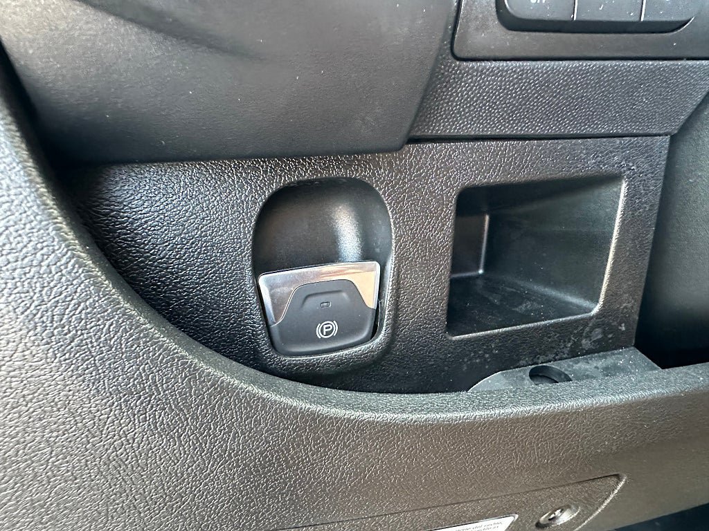 Vehicle Image 32