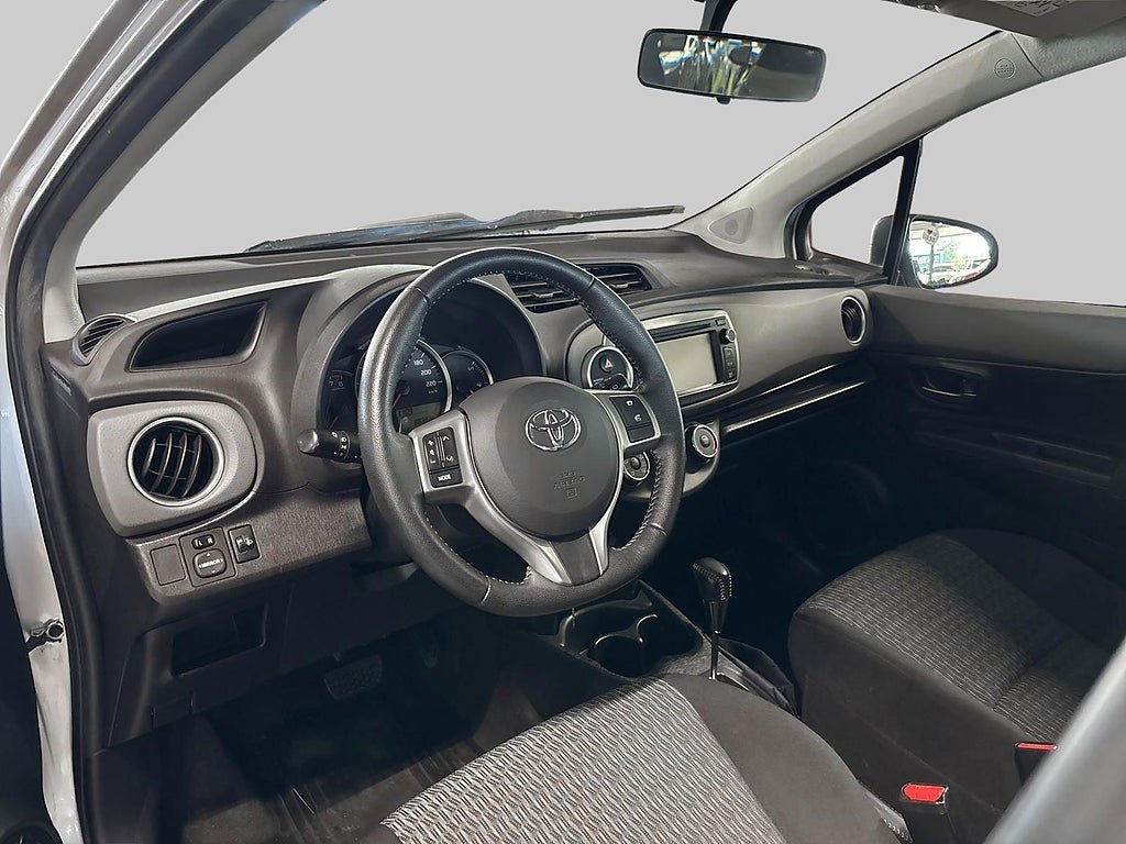 Vehicle Image 13