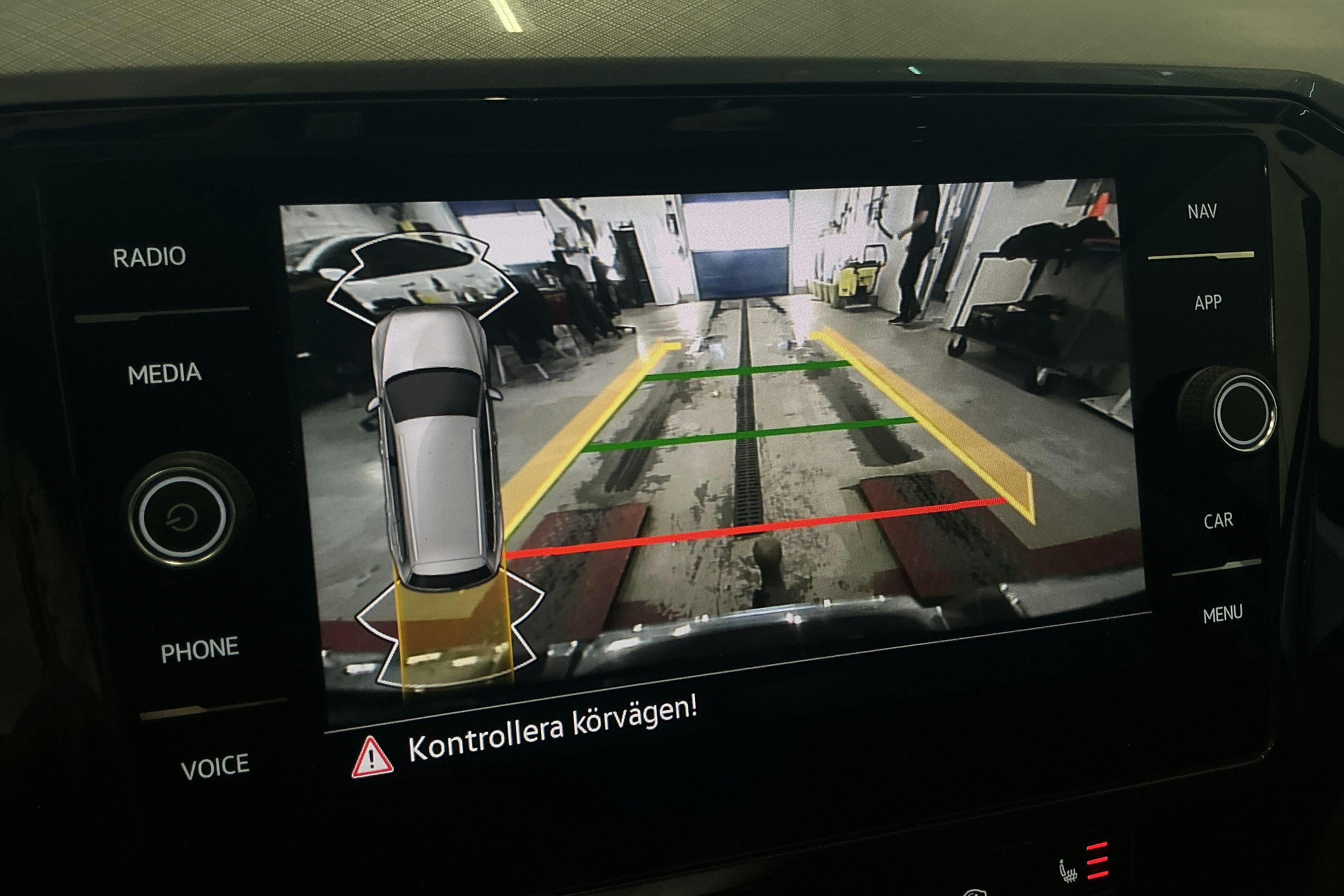 Vehicle Image 12
