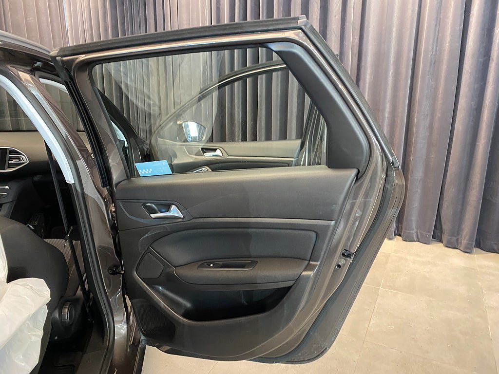 Vehicle Image 26
