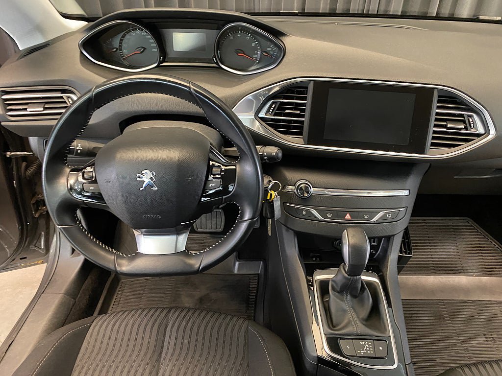 Vehicle Image 28
