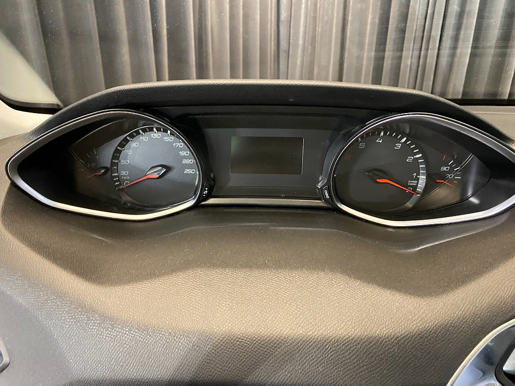 Vehicle Image 33
