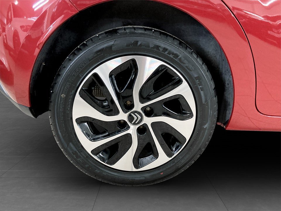 Vehicle Image 14
