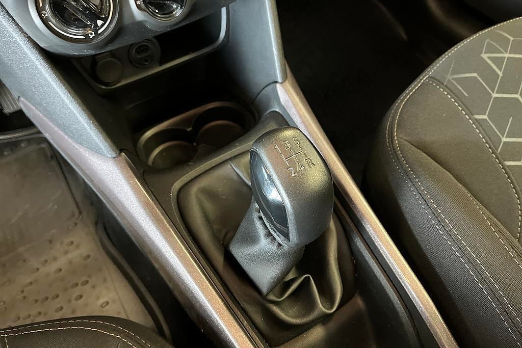 Vehicle Image 12