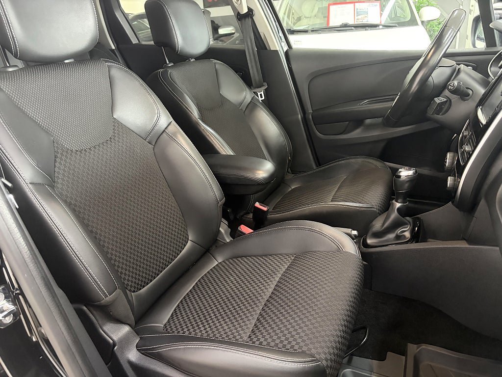 Vehicle Image 14