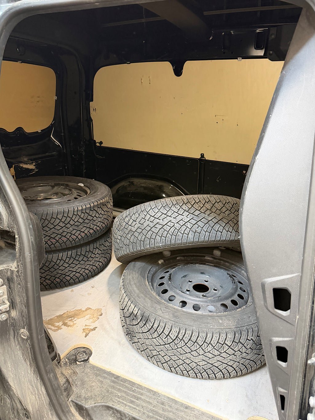 Vehicle Image 12
