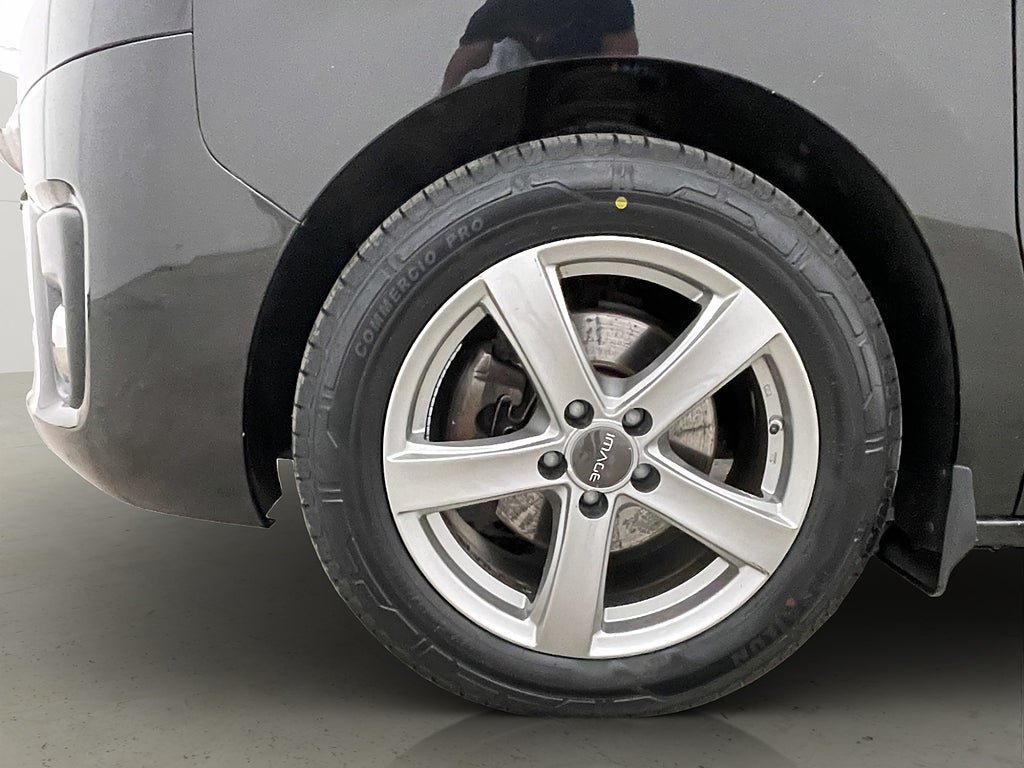 Vehicle Image 32
