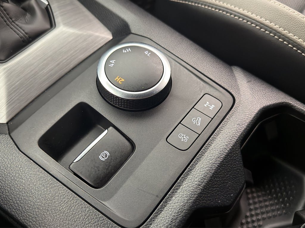 Vehicle Image 32