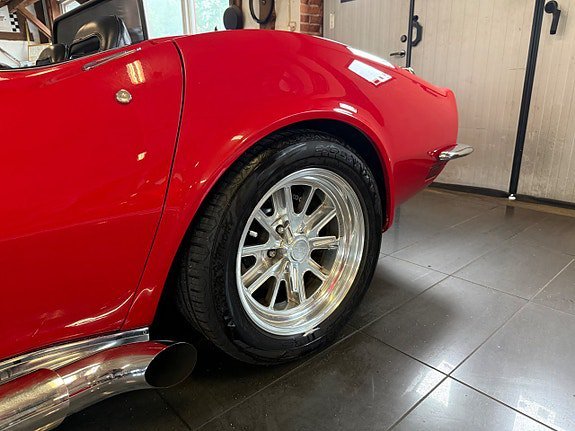 Vehicle Image 9