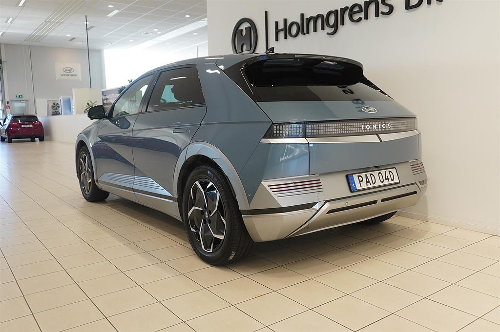 Vehicle Image 5