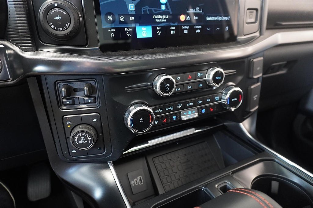 Vehicle Image 25
