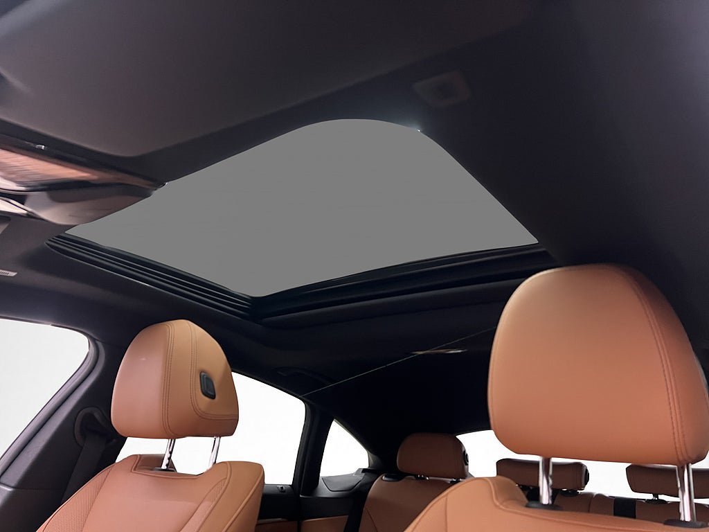 Vehicle Image 32