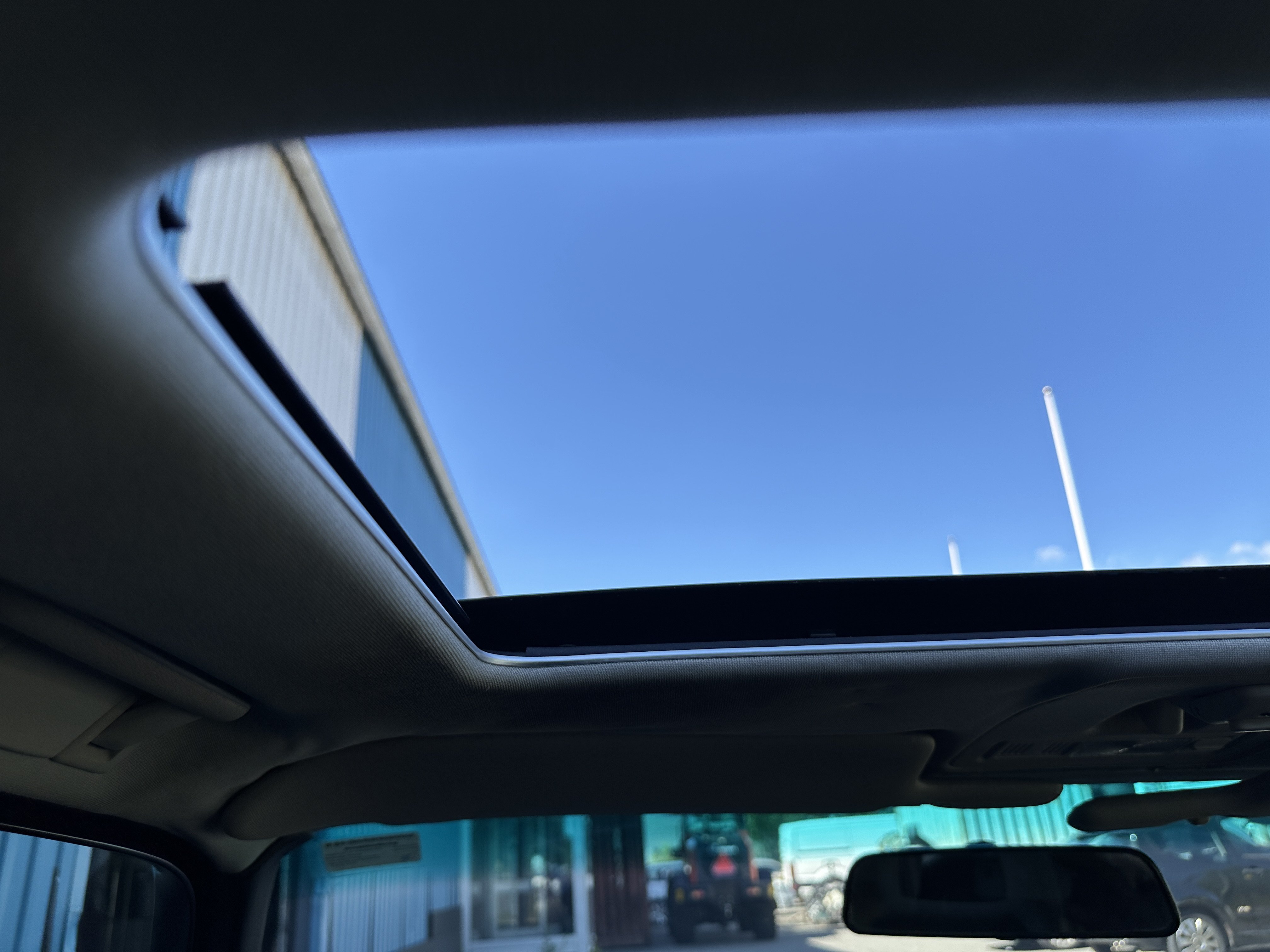 Vehicle Image 32