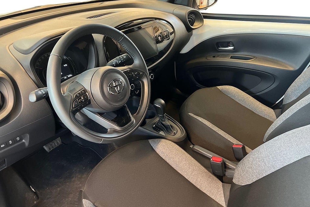 Vehicle Image 10