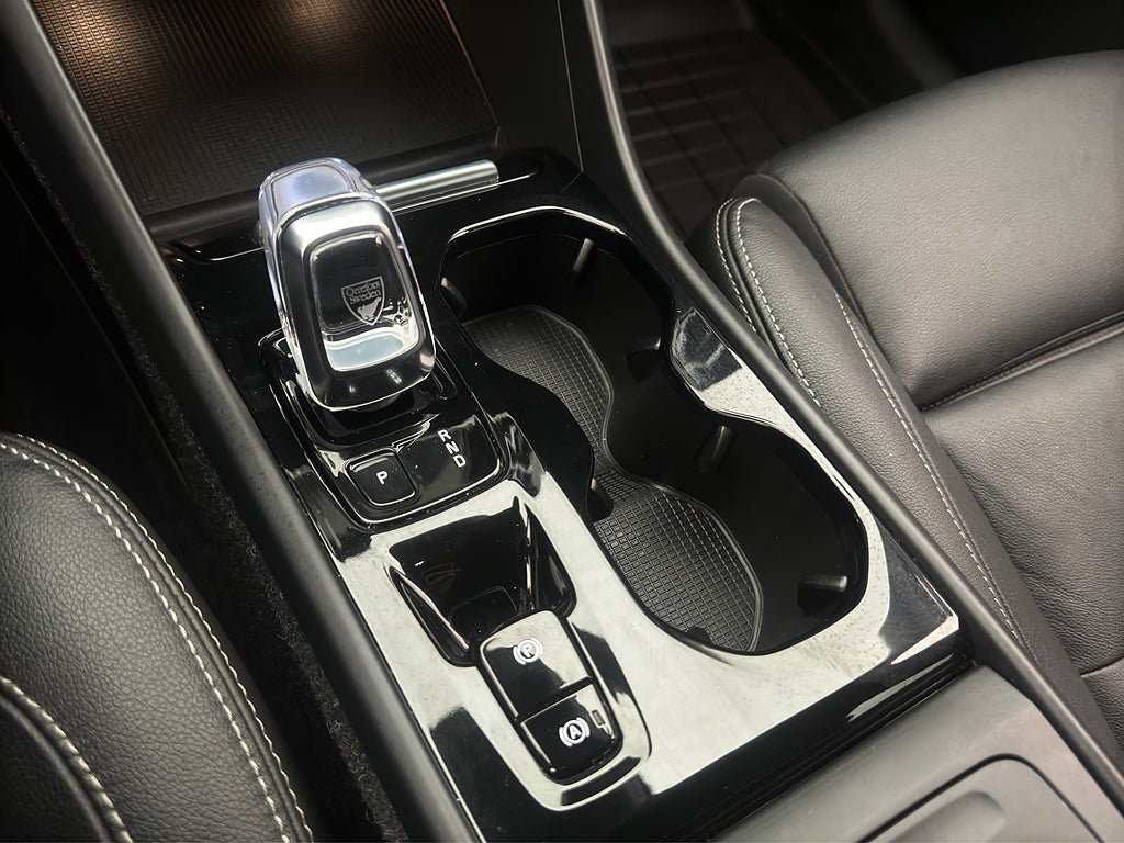 Vehicle Image 24