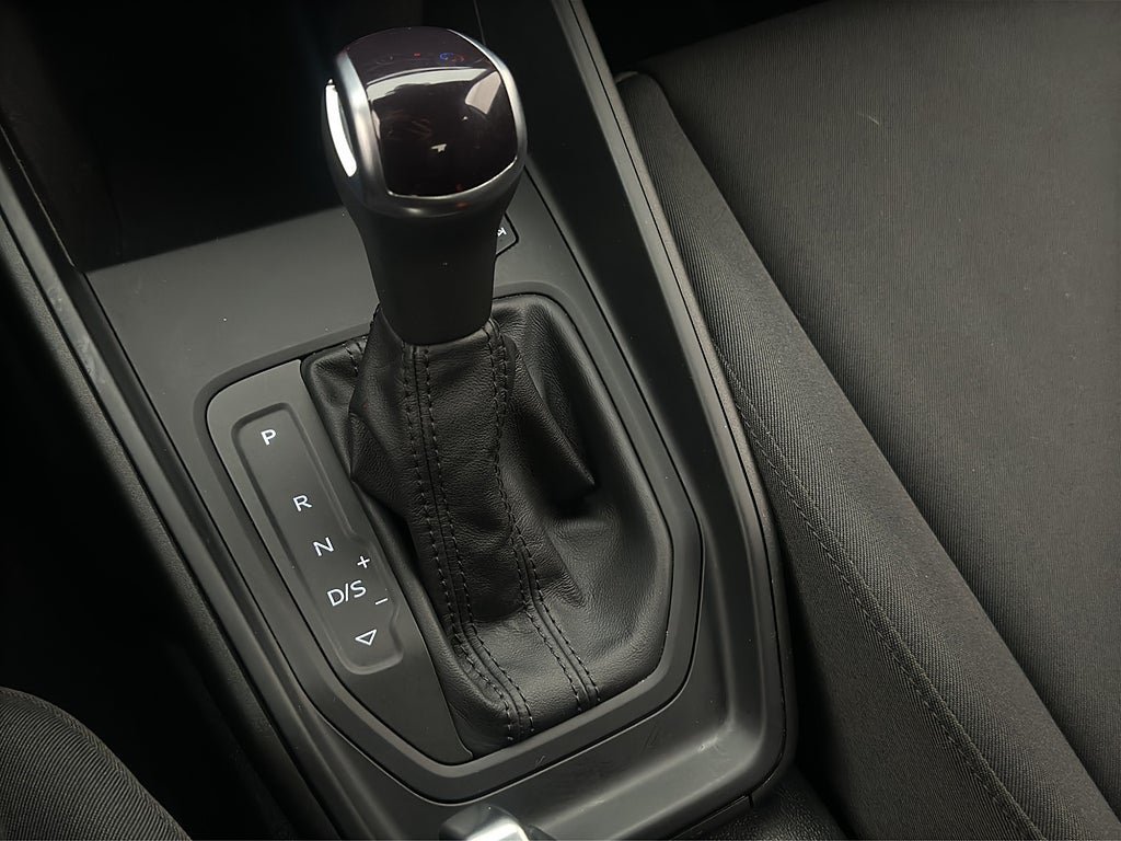 Vehicle Image 24