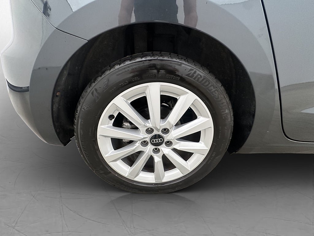 Vehicle Image 30