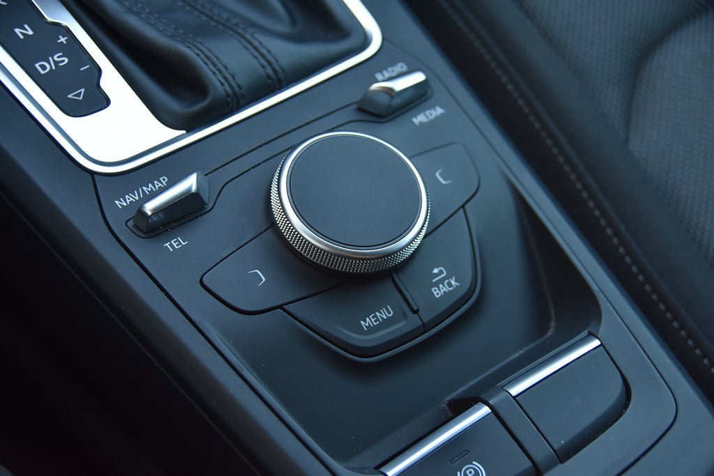 Vehicle Image 18