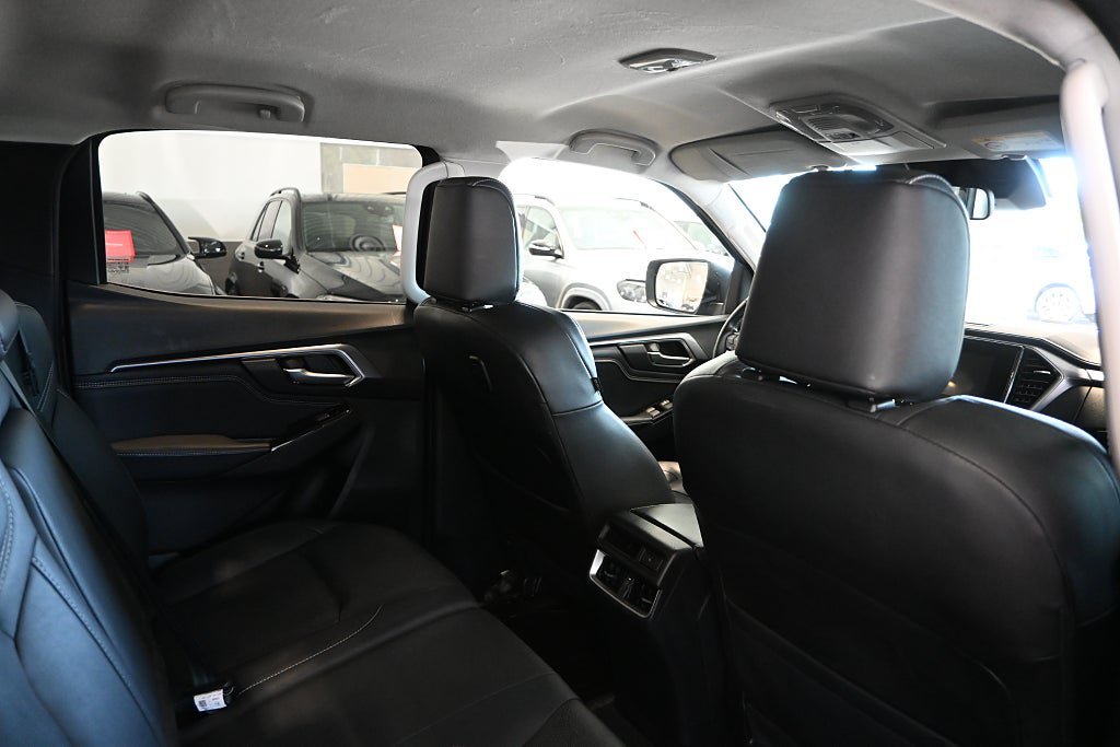 Vehicle Image 12