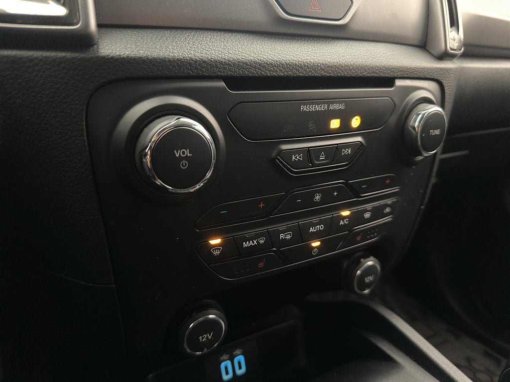 Vehicle Image 26