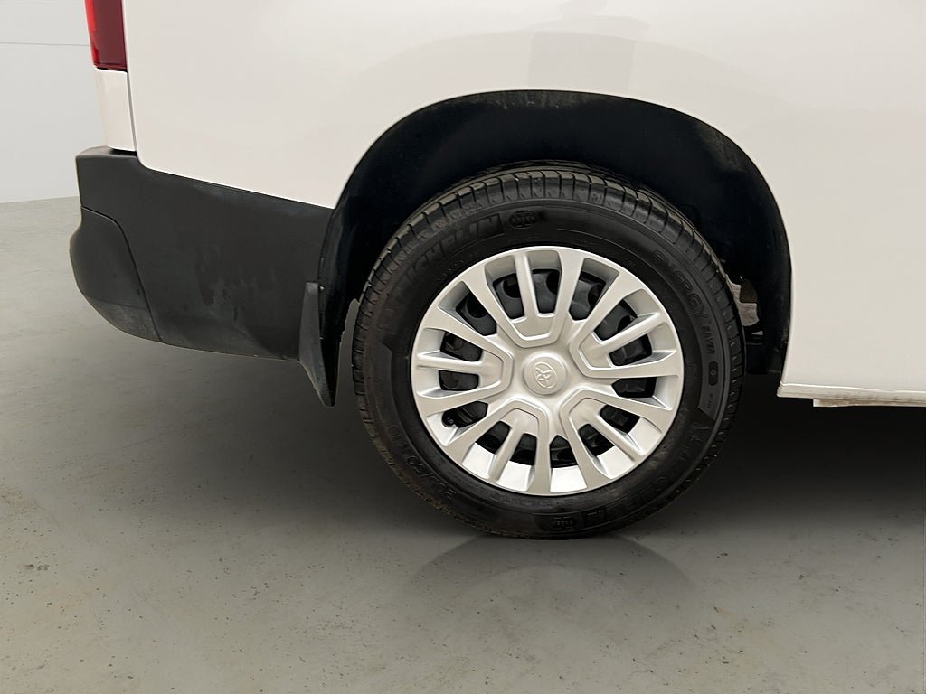 Vehicle Image 30