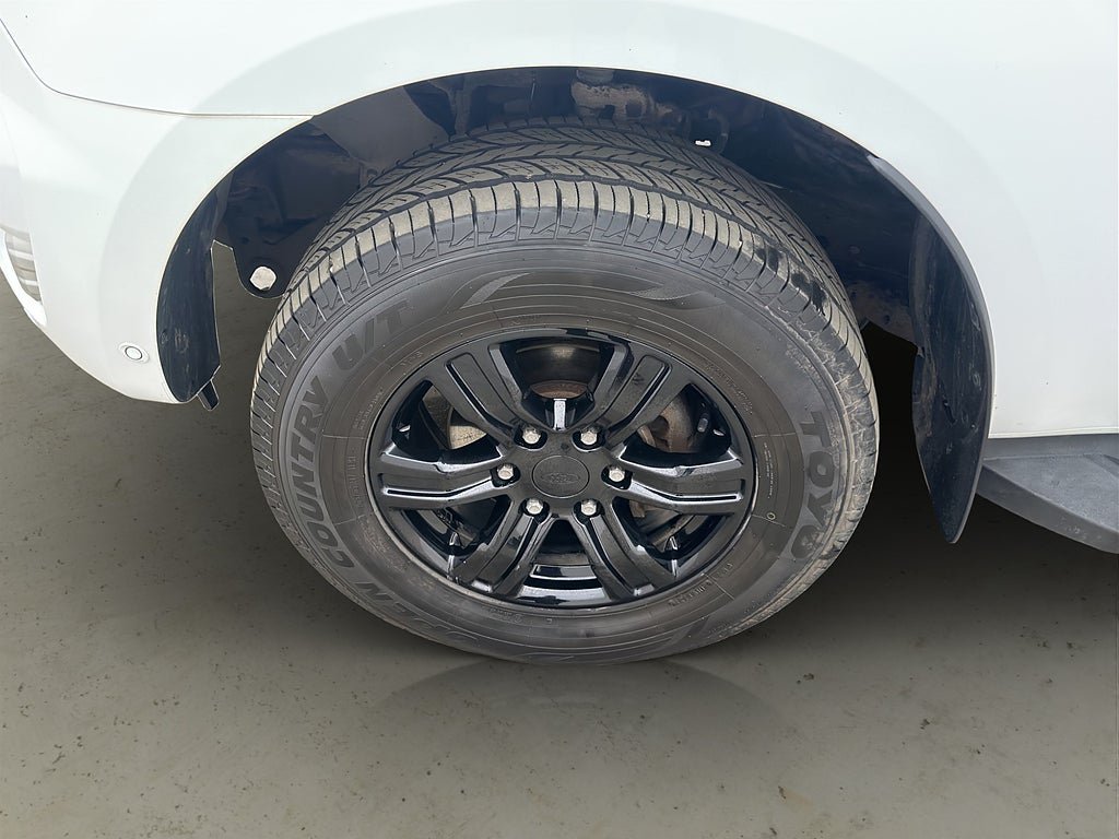 Vehicle Image 32