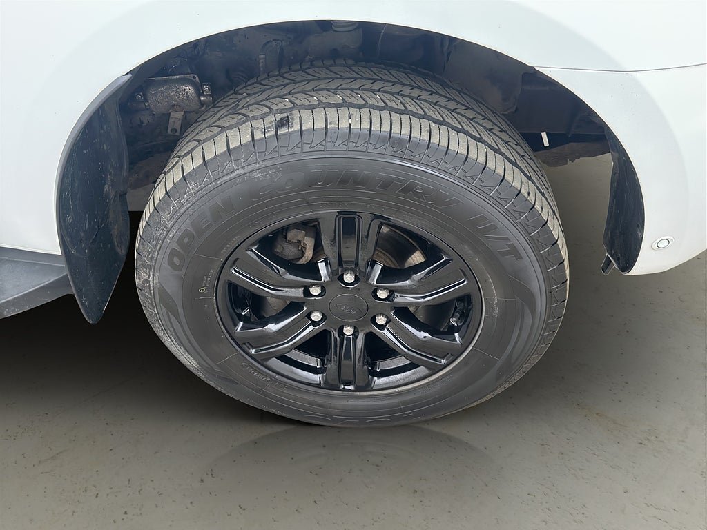 Vehicle Image 35