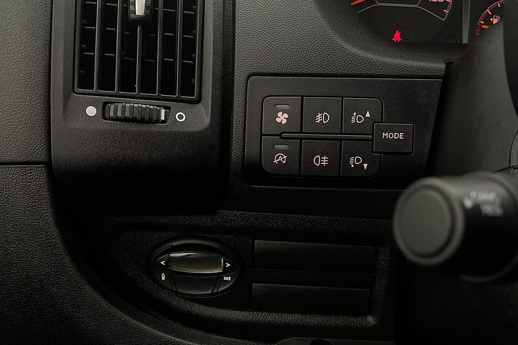Vehicle Image 24