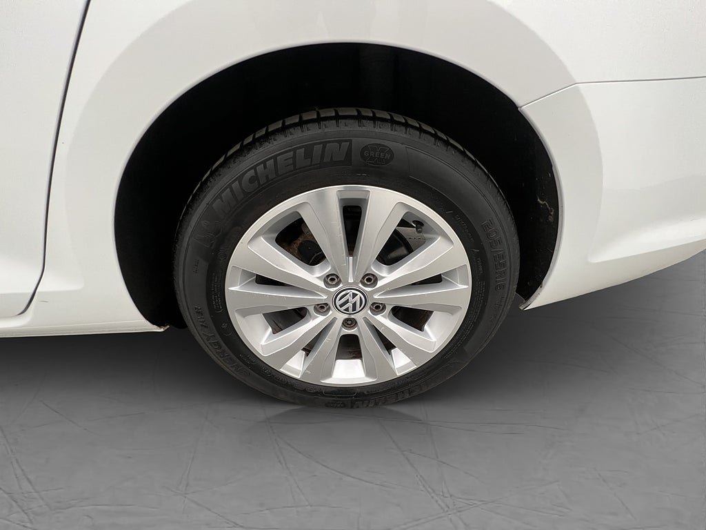 Vehicle Image 25