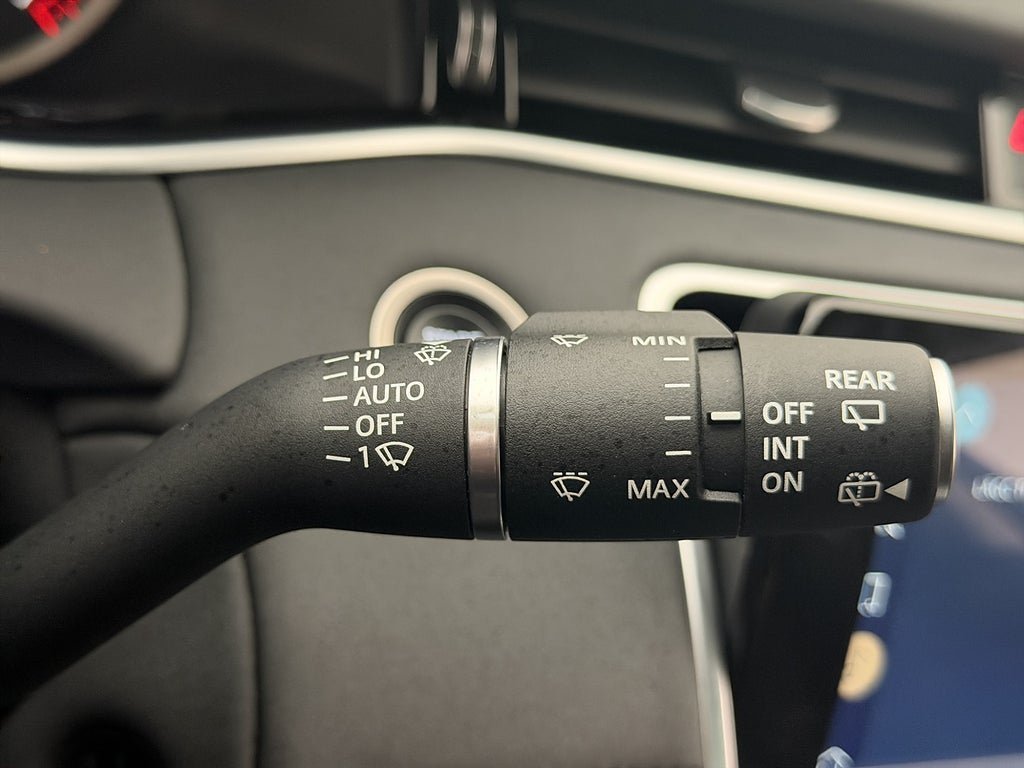 Vehicle Image 25