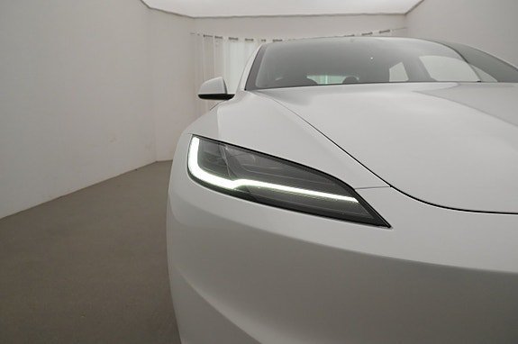 Vehicle Image 26