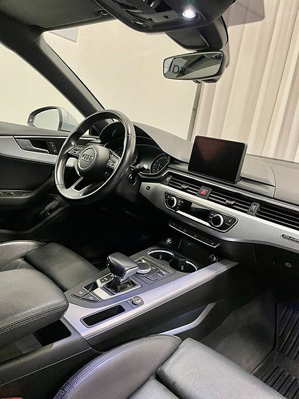 Vehicle Image 21
