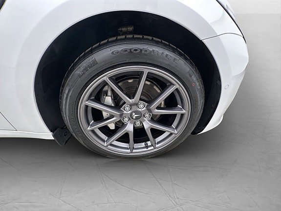 Vehicle Image 33