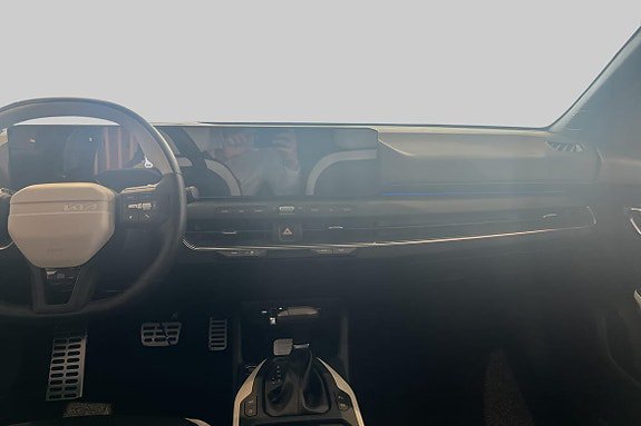 Vehicle Image 11