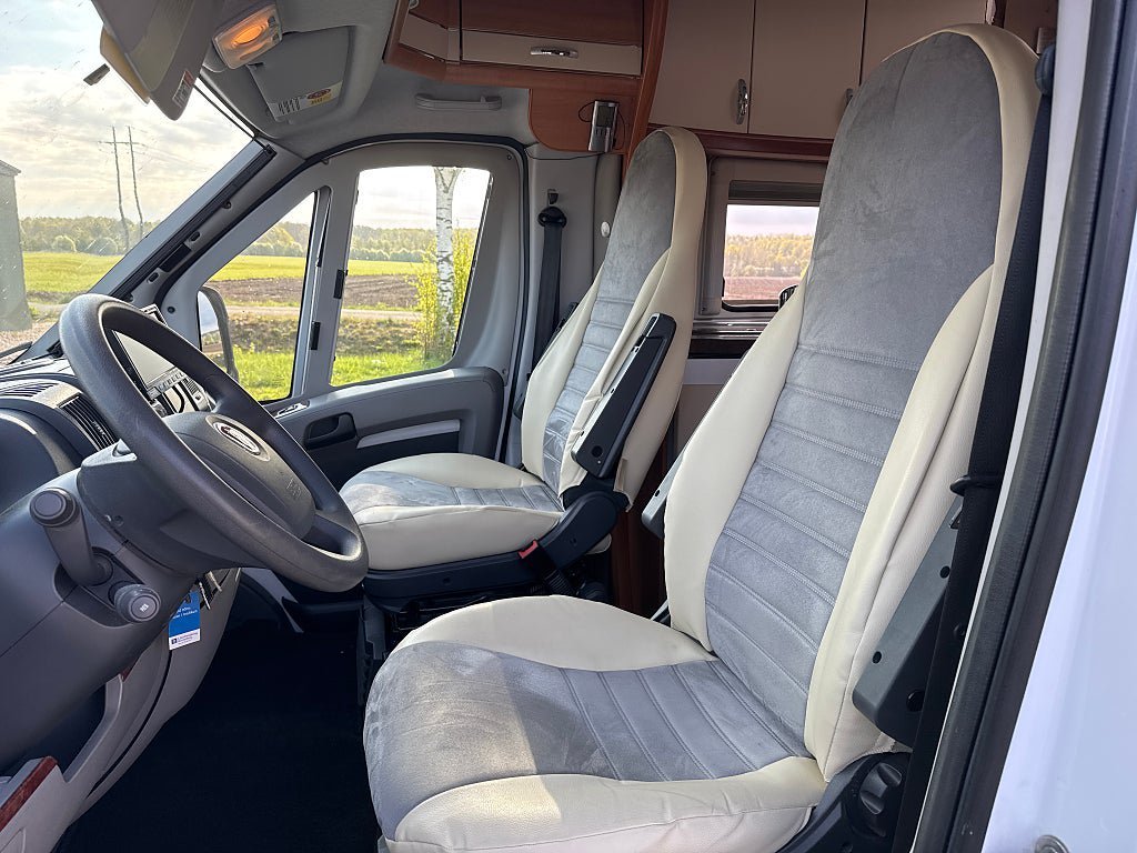 Vehicle Image 38