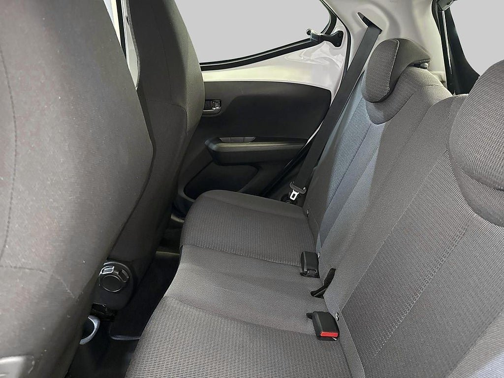 Vehicle Image 11