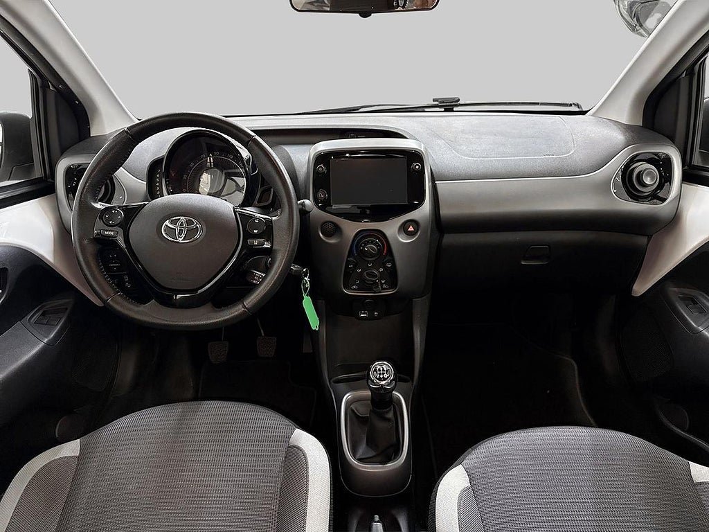 Vehicle Image 12