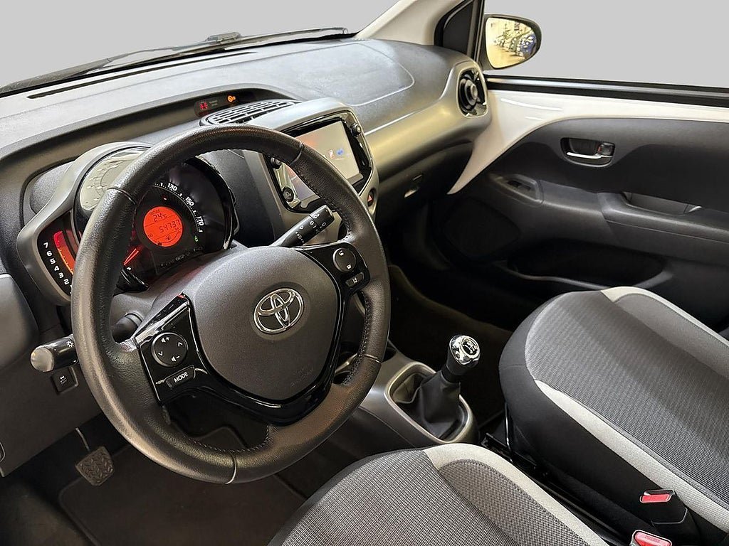 Vehicle Image 14