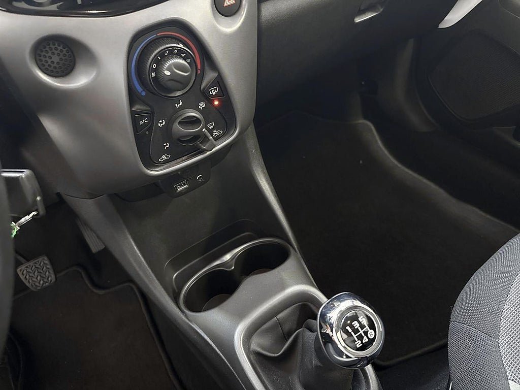 Vehicle Image 18
