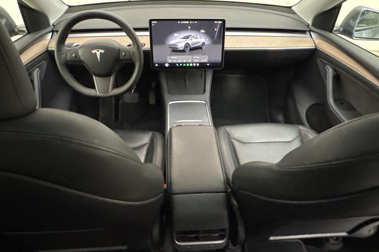 Vehicle Image 6