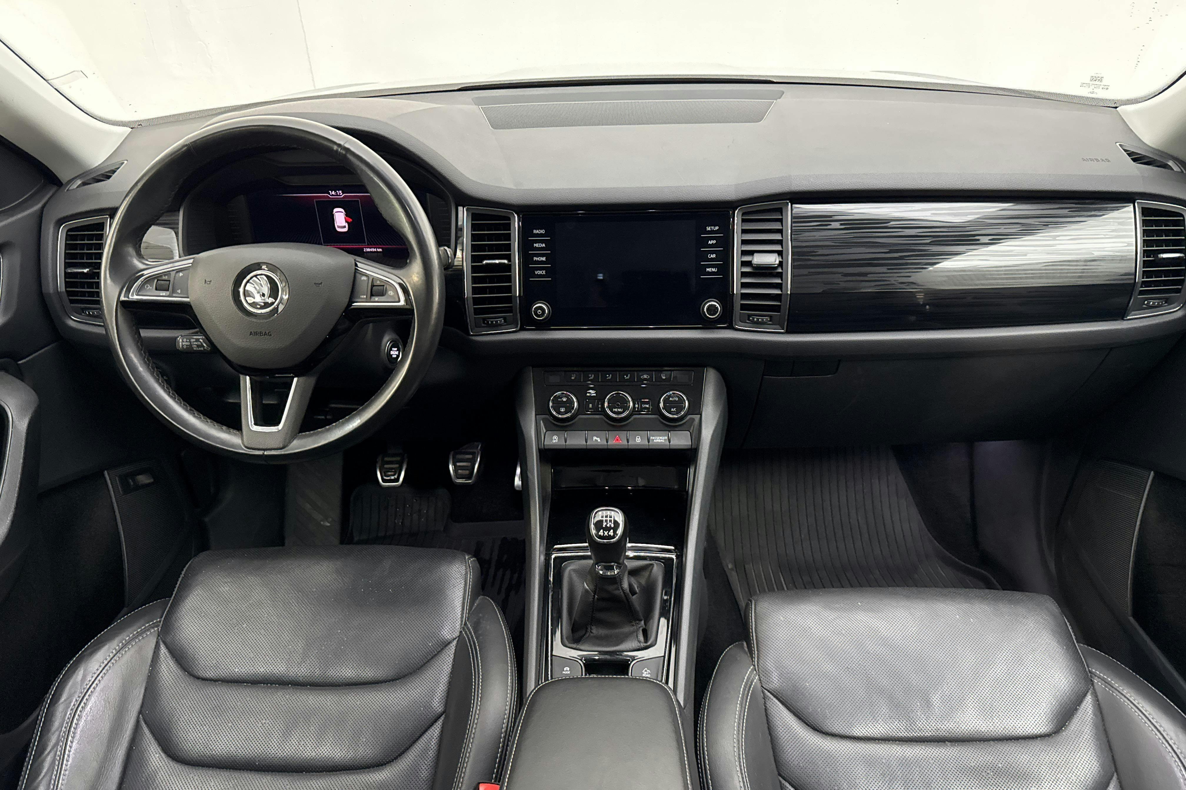 Vehicle Image 6