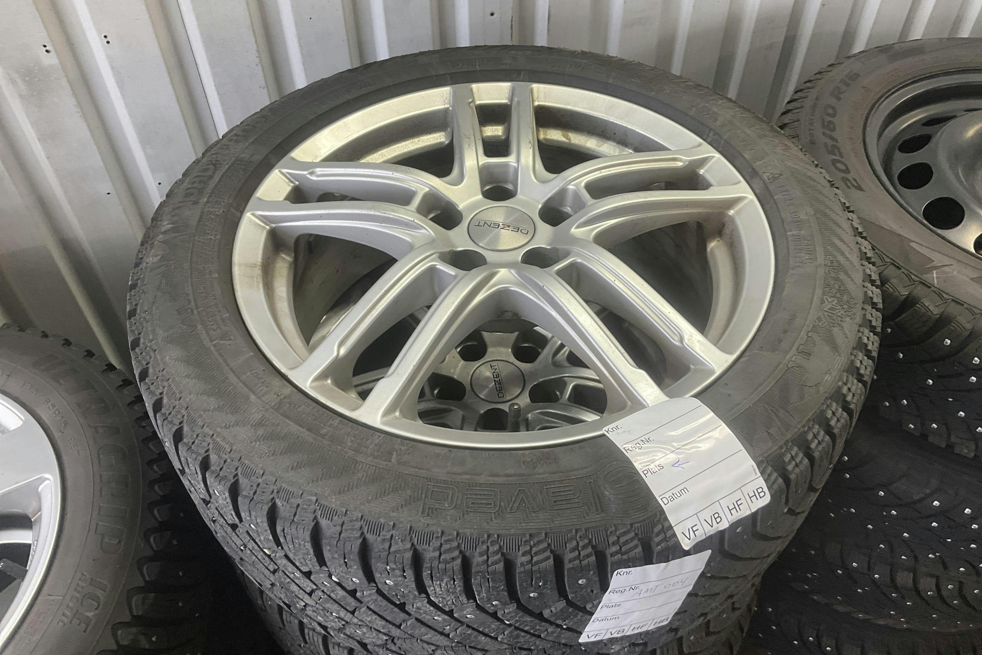 Vehicle Image 12