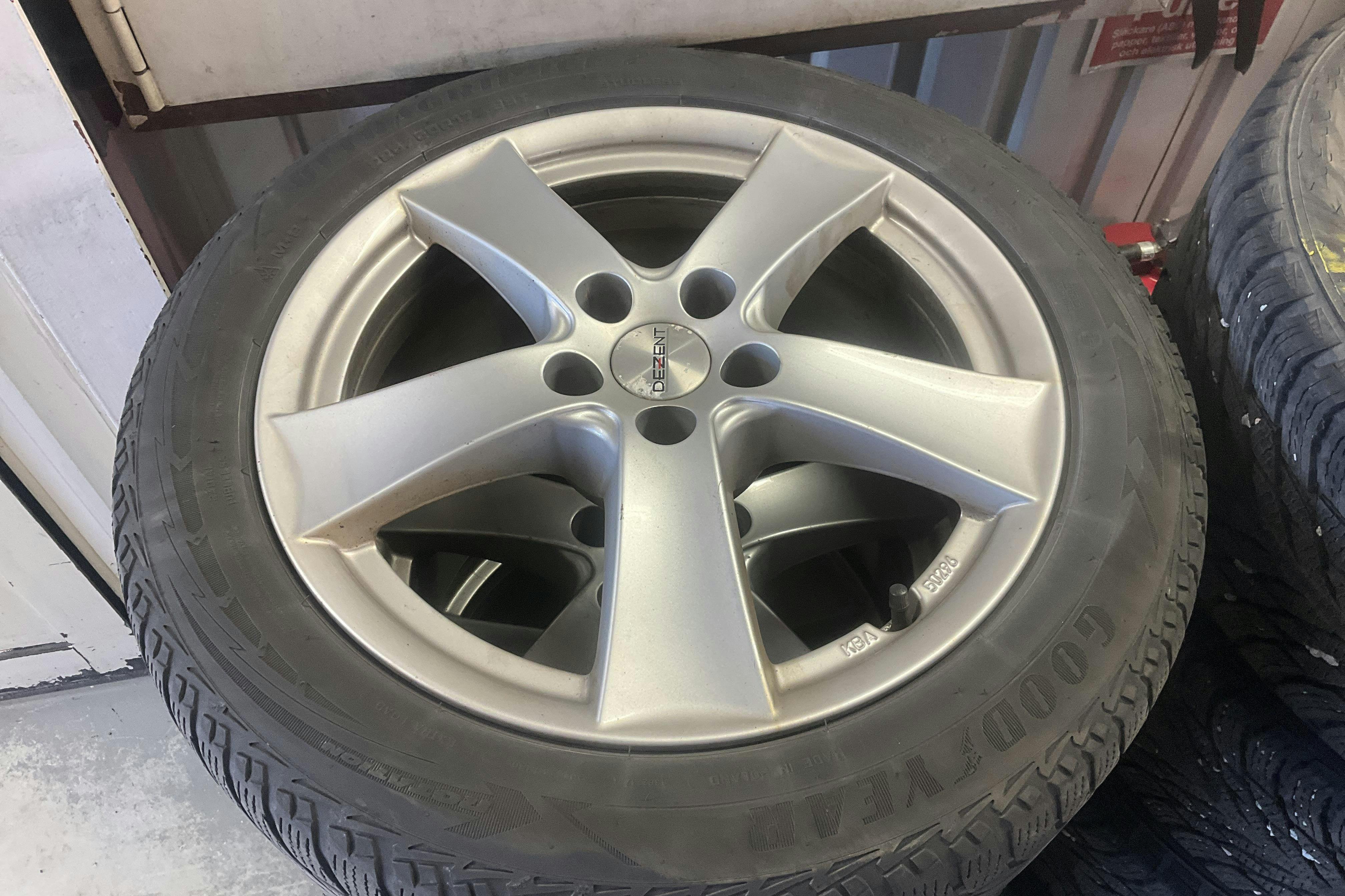 Vehicle Image 12