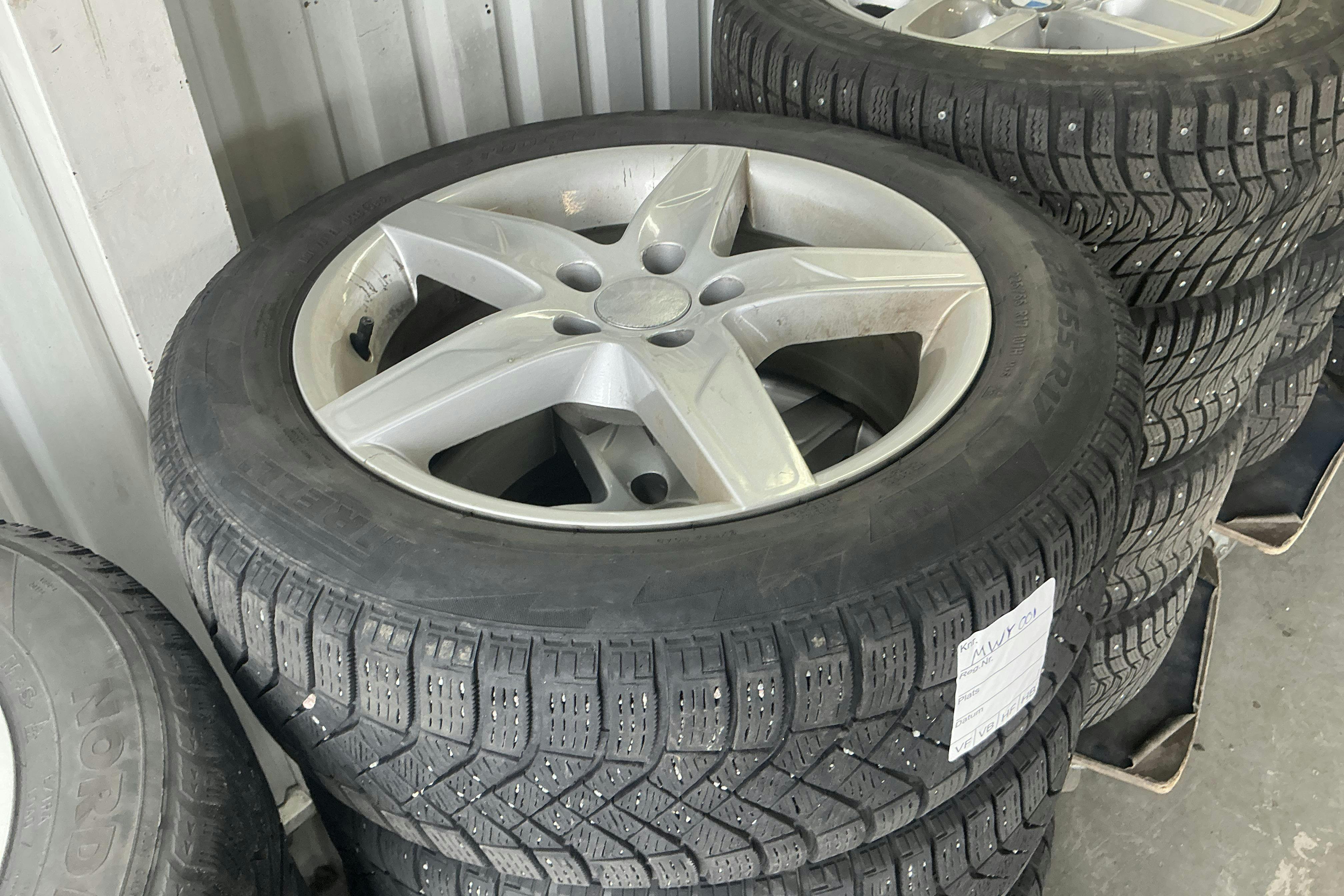 Vehicle Image 13