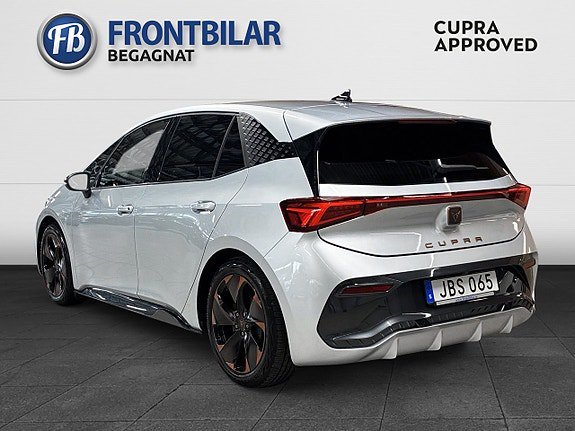 Vehicle Image 8