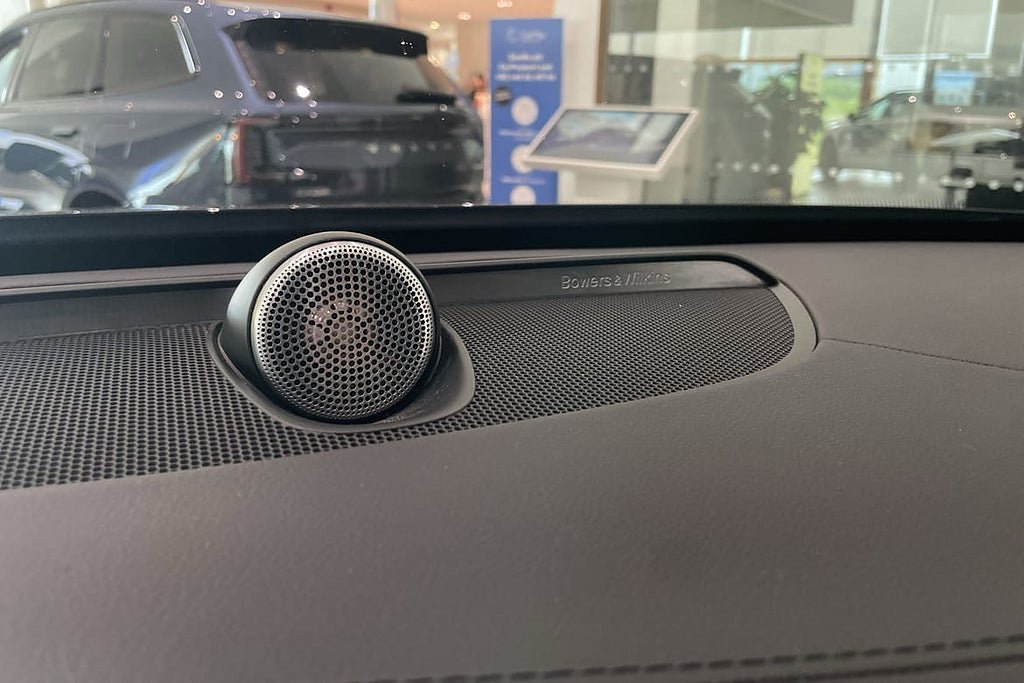 Vehicle Image 24