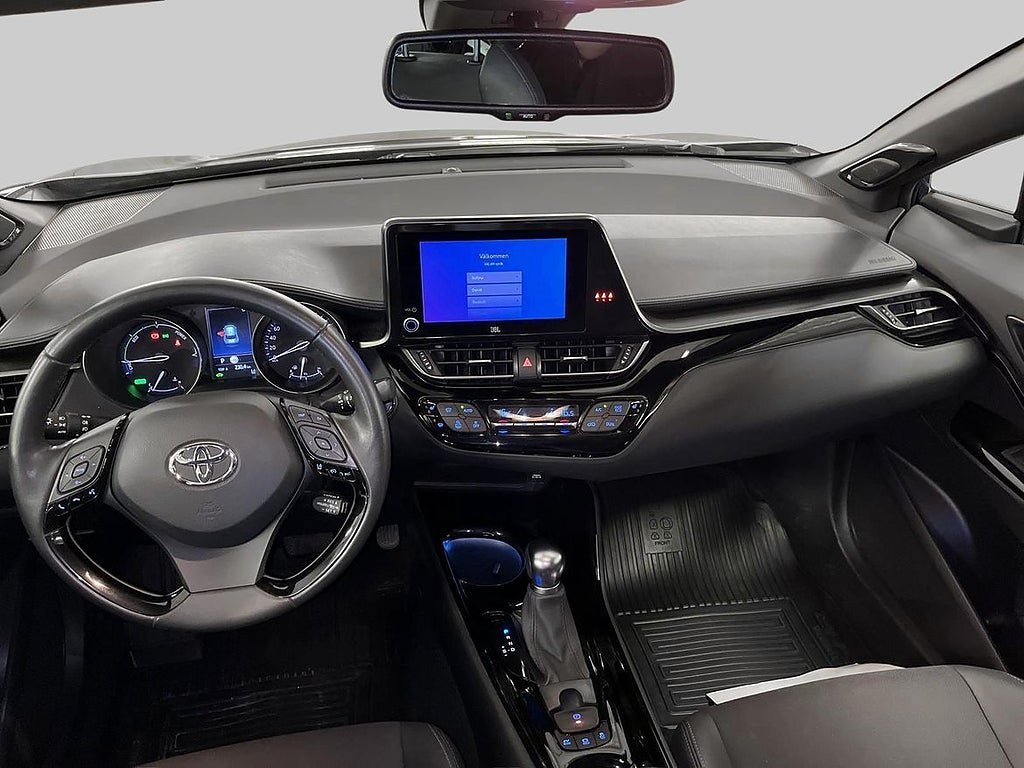 Vehicle Image 12