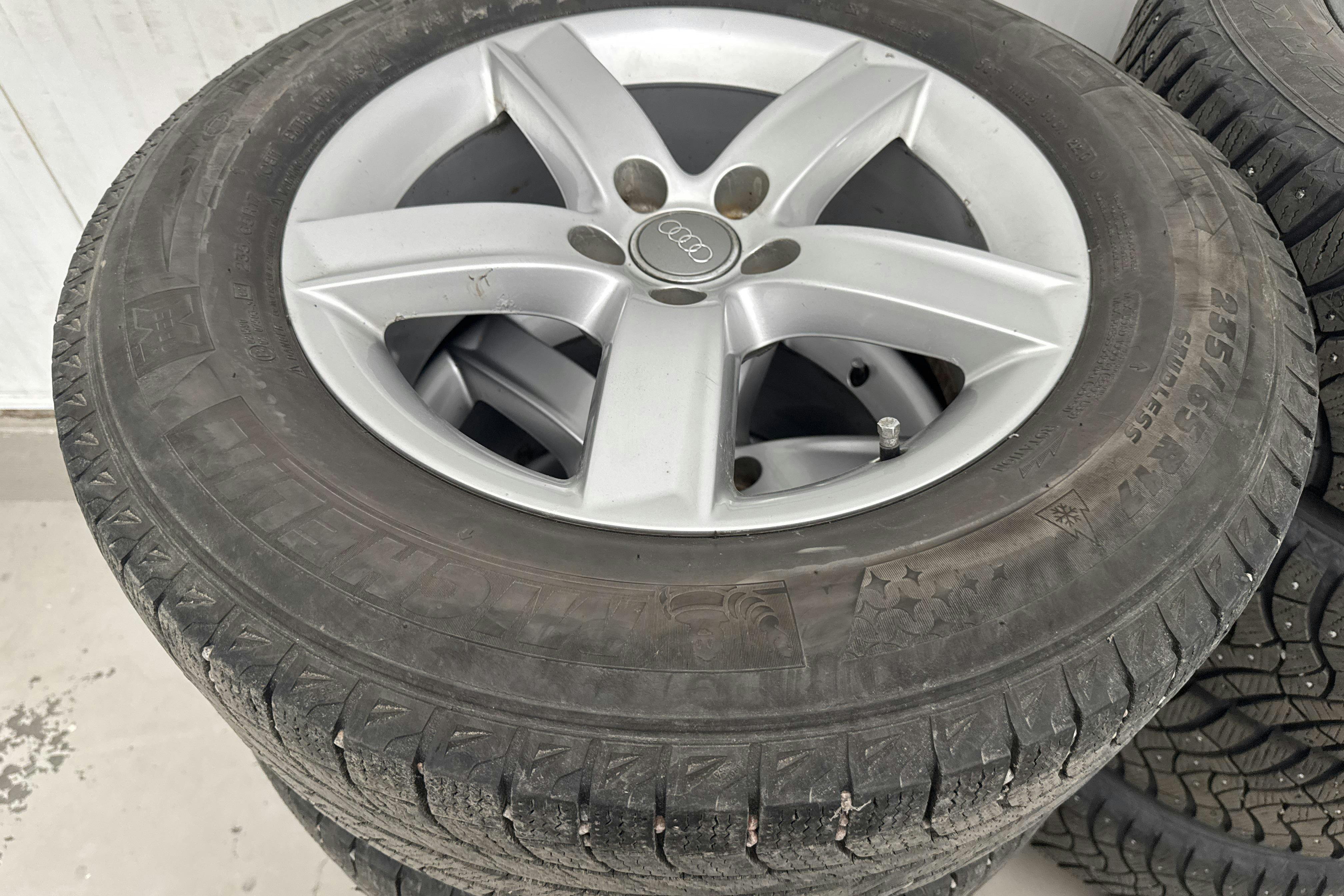 Vehicle Image 13